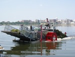 aquatic plant harvester